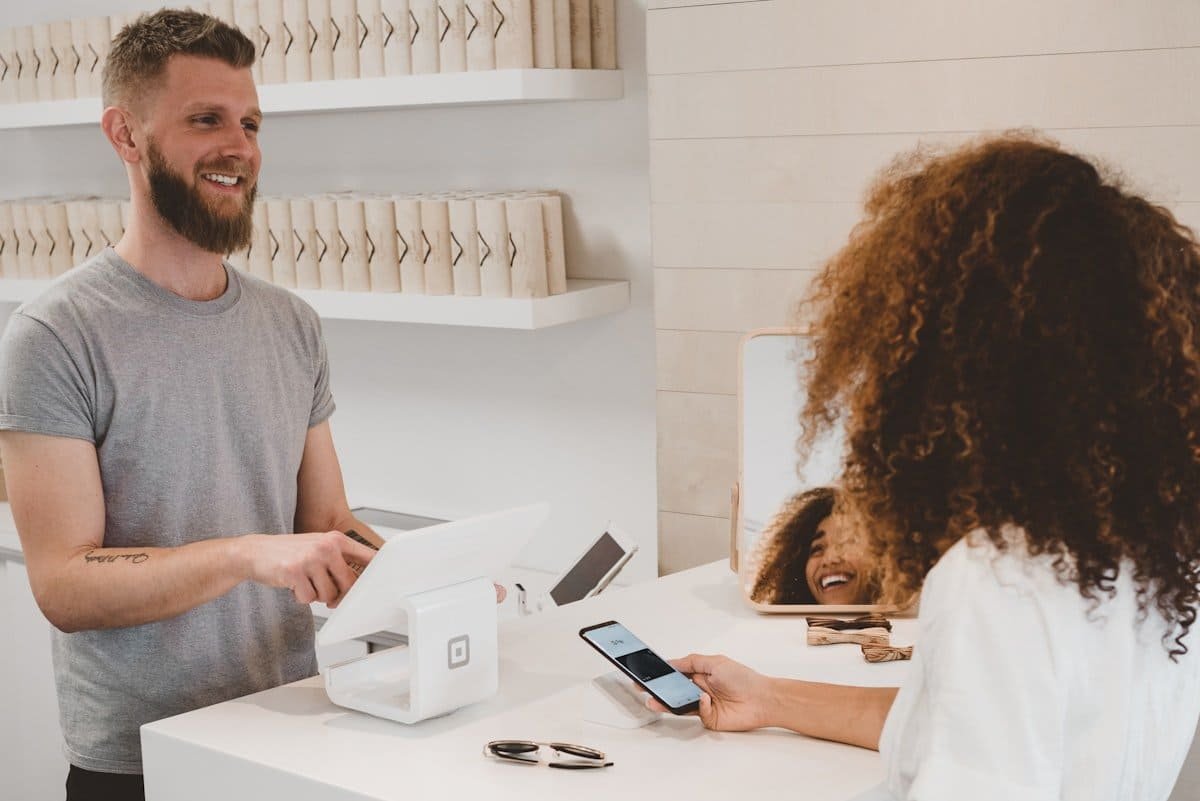 Dropshipping vs affiliate marketing 2026 — honest comparison with real income data, TikTok Shop and FTC compliance